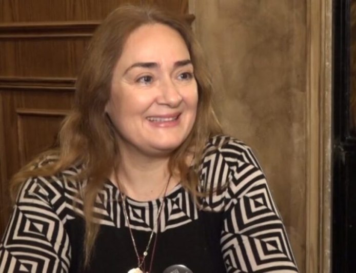 Ελένη Ουζουνίδου για Αλέξανδρο Ρήγα και «Τι ψυχή θα παραδώσεις μωρή»: «Είναι κάτι ανάμεσα σε Ταραντίνο και σε Αλμοδόβαρ»