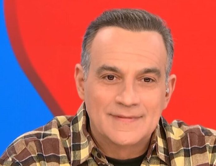 Κρατερός Κατσούλης: «Ήμουν δέκα χρόνια ηθοποιός και με προσφωνούσαν ως ανερχόμενο»