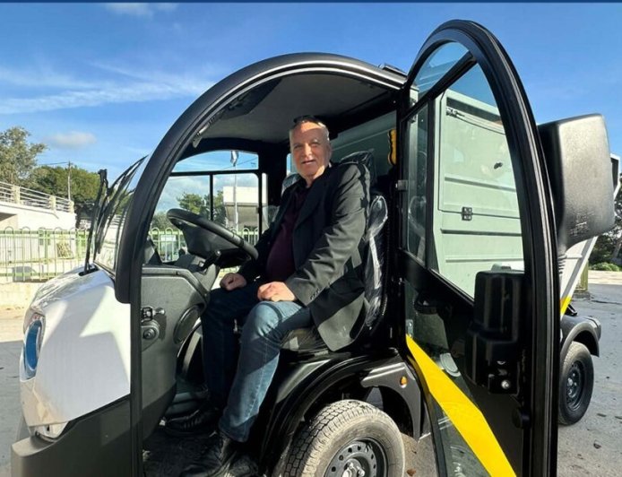 Νέο ηλεκτροκίνητο απορριμματοφόρο στην Αλόννησο για μηδενικούς ρύπους και αθόρυβη λειτουργία