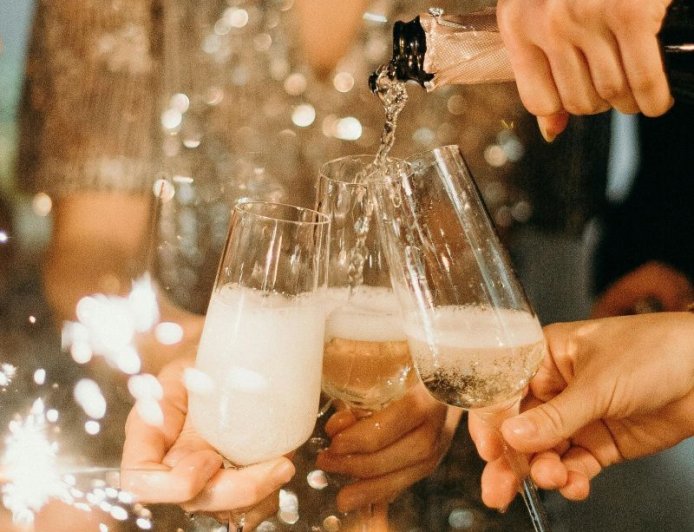 ΑΑΔΕ: Τέλος στα αδήλωτα μετρητά σε κοινωνικές εκδηλώσεις