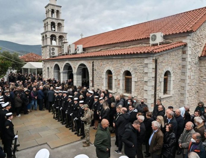 Κηδεία λιμενικού: H Βουλή «υιοθετεί» το παιδί του άτυχου 53χρονου που έχασε τη ζωή του