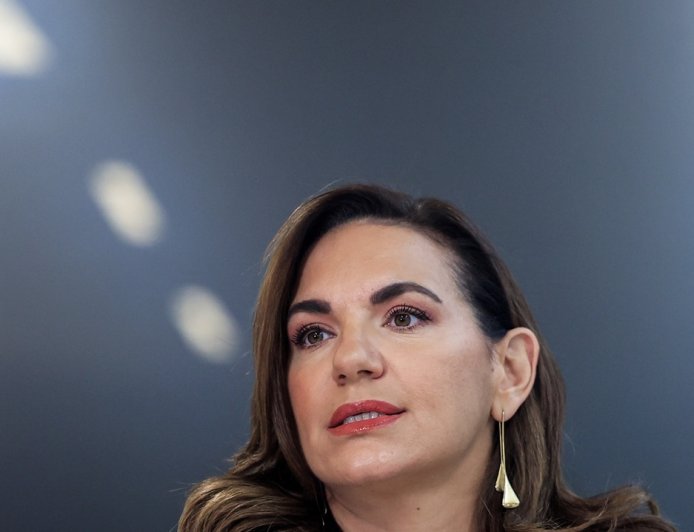 Κεφαλογιάννη, τροπολογία για συνεπιμέλεια: Η ανάρτηση της υπουργού μετά τις αντιδράσεις