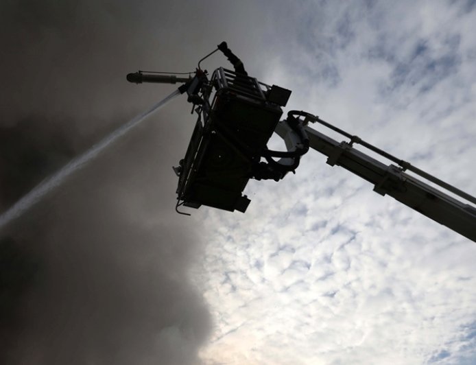 Φωτιά Βολάντα Τρίκαλα: Πληροφορίες και για τέταρτη νεκρή από την έκρηξη στη μπισκοτοβιομηχανία