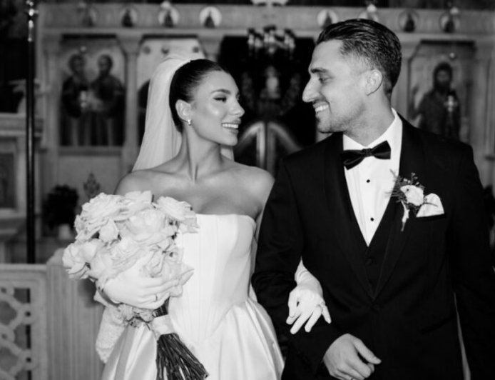 Παντρεύτηκαν Σάκης Κατσούλης και Μαριαλένα Ρουμελιώτη – Οι πρώτες επίσημες φωτογραφίες