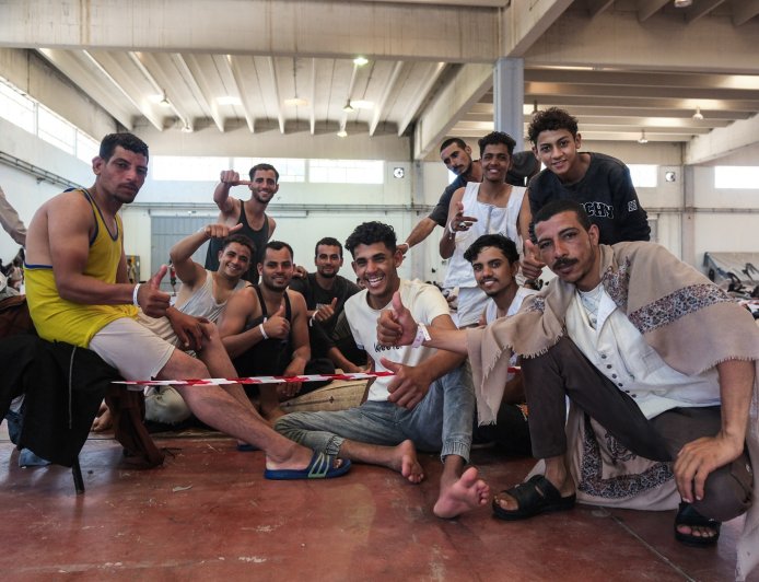 Επιδόματα σε μετανάστες τέλος: Το ιδεολογικό αποτύπωμα του νέου νομοσχεδίου