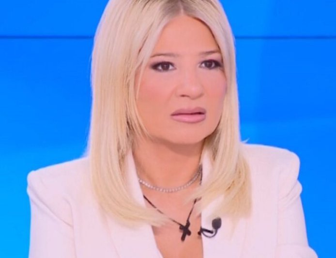 Έξαλλη η Σκορδά με τον Φειδία: «Μου έχει ανέβει το αίμα στο κεφάλι – Με βλέπετε σε αυτή την κατάσταση, γιατί μου ήρθε ένα μήνυμα»