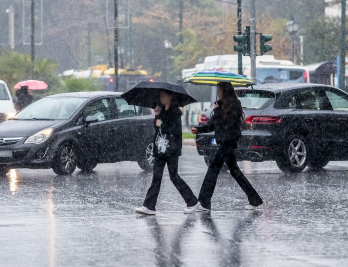 Καιρός: Ισχυρές βροχές και καταιγίδες από σήμερα, που θα είναι πιο έντονα τα φαινόμενα – Νέα επιδείνωση την Κυριακή με χιόνια