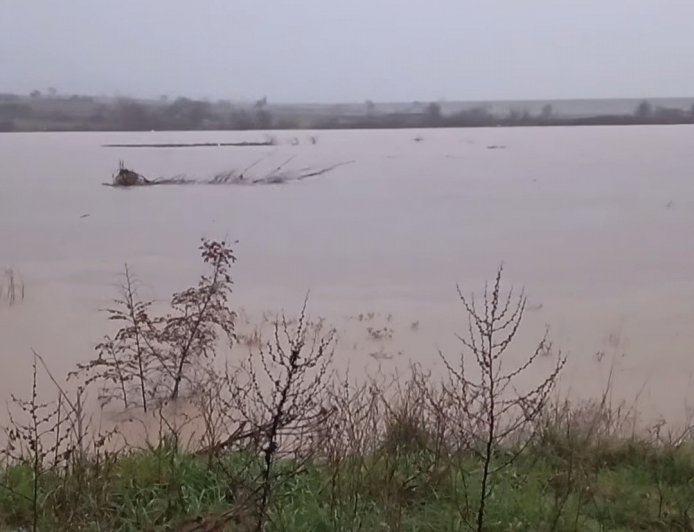Πλημμύρες και υπερχειλίσεις ποταμών στη Ροδόπη – Επί ποδός τα συνεργεία του δήμου στην Κομοτηνή