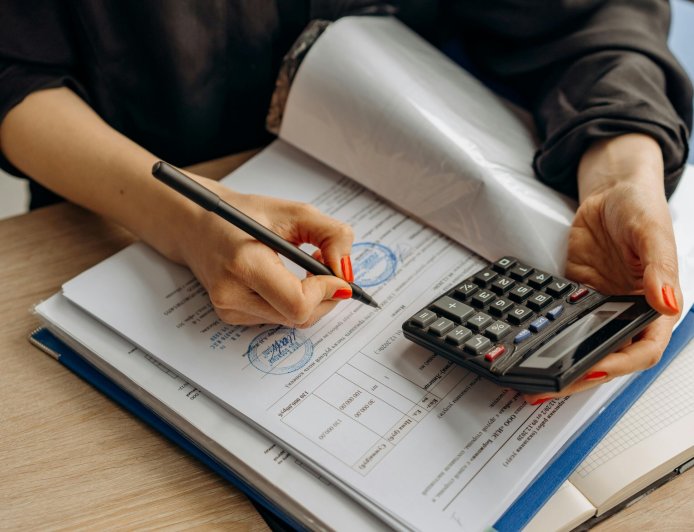 Φορολογικές διαφορές: Μειώσεις προστίμων και δόσεις χωρίς δικαστήριο