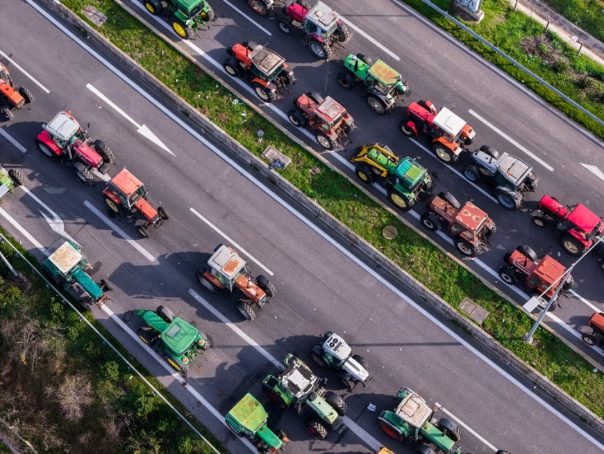 Μπλόκα αγροτών: «Παράθυρο» για διάλογο με την κυβέρνηση