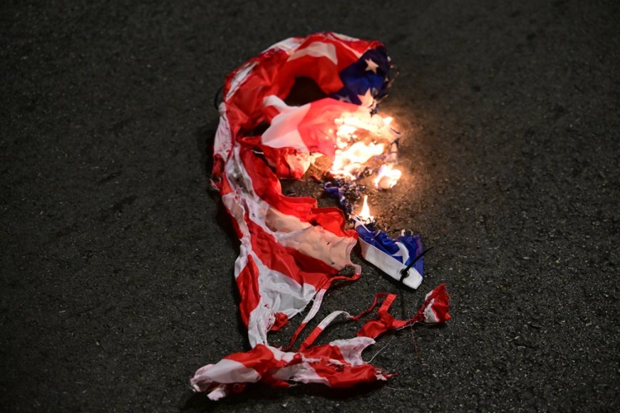 Σύλληψη Μαδούρο: Συγκέντρωση έξω από την αμερικάνικη πρεσβεία για τη Βενεζουέλα