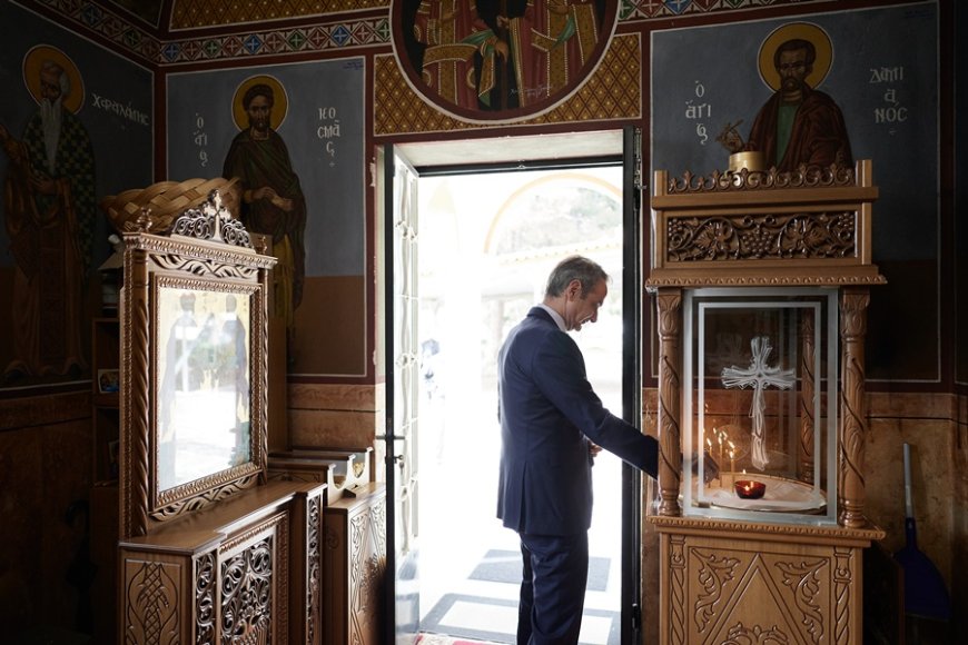 Μητσοτάκης Παρίσι: Δεν μπόρεσα να είμαι παρών στις εκδηλώσεις για τα Φώτα, άναψα ένα κερί