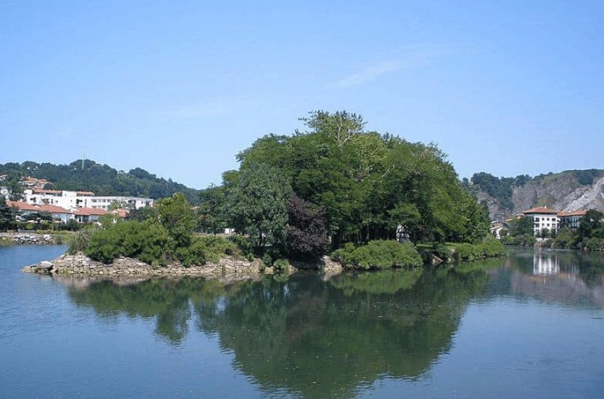 Pheasant Island: Το νησί στον Βισκαϊκό Κόλπο που αλλάζει χώρα κάθε έξι μήνες