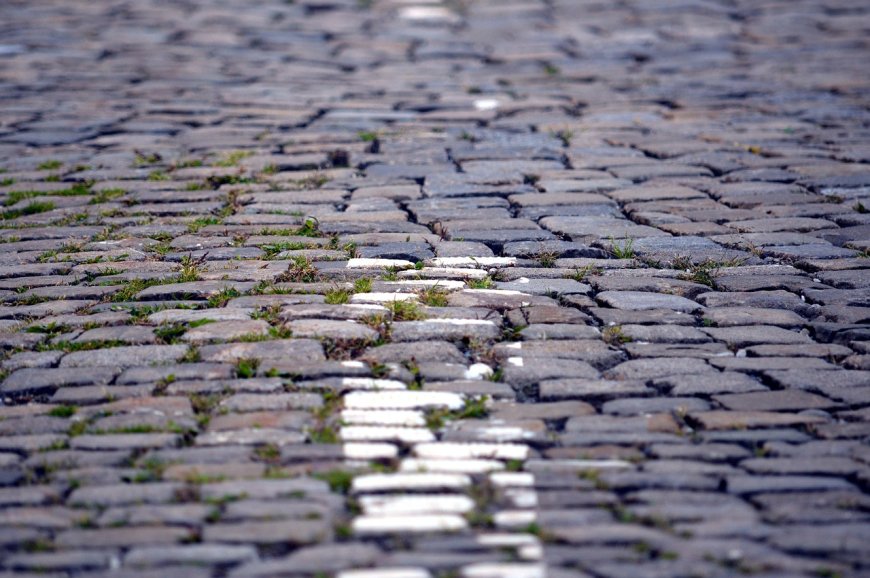 Διόνυσος: Πεζοδρόμια και πλατείες γίνονται πιο προσβάσιμα με το νέο Σχέδιο Αστικής Προσβασιμότητας