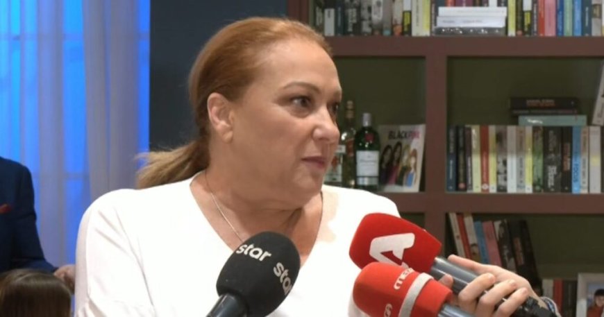 Ρένια Λουιζίδου: «Προσέχω γιατί δεν μπορείς να φας γουρουνόπουλο και να ’ρθεις να παίξεις παράσταση, θα πεθάνεις»