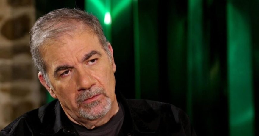 Δημήτρης Σταρόβας: «Ο βιολογικός μου πατέρας εγκατέλειψε τη μαμά μου όταν ήταν έγκυος σε μένα, ήμασταν η π…άνα με το εξώγαμο»