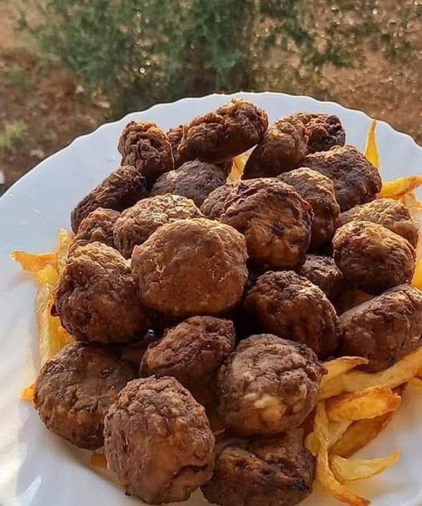 Υπέροχα αφράτα και μοσχομυριστά κεφτεδάκια !!!