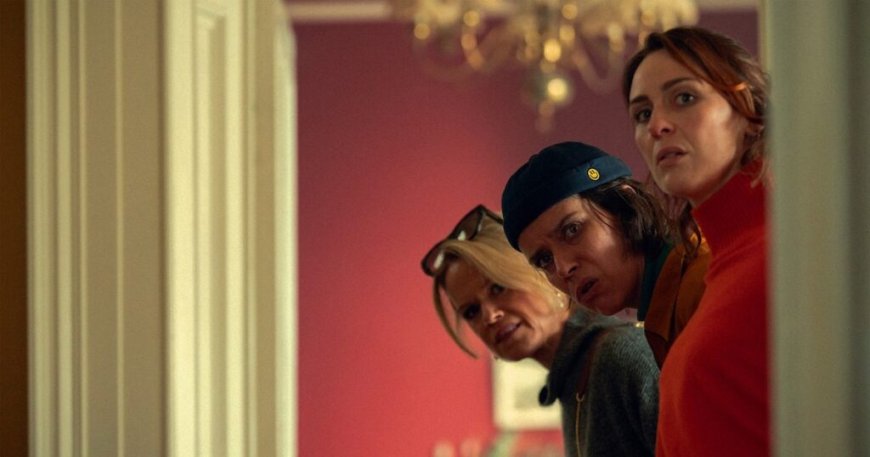 Από το Μπέλφαστ στον Παράδεισο: H σειρά της Lisa McGee έρχεται στο Netflix και όπως φαίνεται οι fans του Derry Girls θα την αγαπήσουν