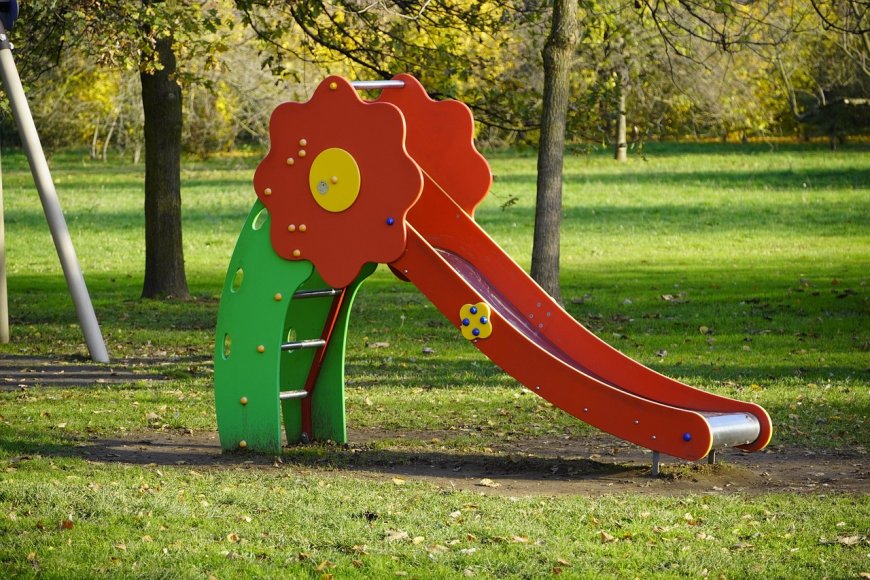 Περιφέρεια Αττικής: Νέα, ασφαλής και σύγχρονη παιδική χαρά στον Λόφο Φινόπουλο