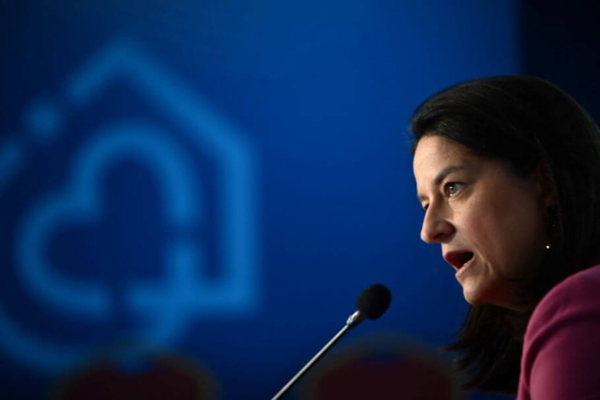 Αύξηση κατώτατου μισθού από 1η Απριλίου – Τι ανακοίνωσε η Κεραμέως