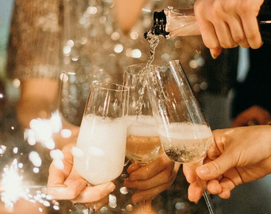 ΑΑΔΕ: Τέλος στα αδήλωτα μετρητά σε κοινωνικές εκδηλώσεις