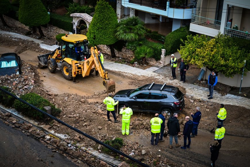 56χρονη Άνω Γλυφάδα: «Σχόλασε από τη δουλειά της, της είπαν ότι πλημμυρίζει το σπίτι της»