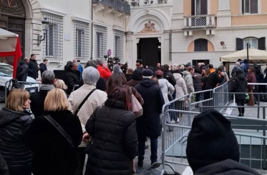 Κηδεία Βαλεντίνο: Η μόδα αποχαιρετά τον σπουδαίο σχεδιαστή