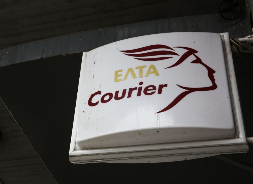 ΕΛΤΑ Βριλησσίων παράσυρση: Βίντεο ντοκουμέντο από τη στιγμή που οδηγός παρασέρνει υπάλληλο