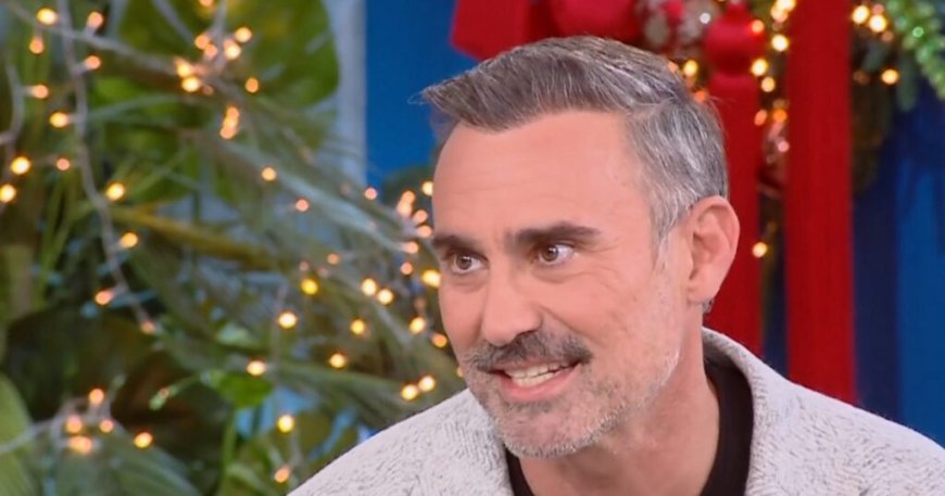 Γιώργος Καπουτζίδης: «Εγώ, σαν παιδί, έμεινα πολύ κλεισμένος μέσα στο σπίτι, από επιλογή μου»