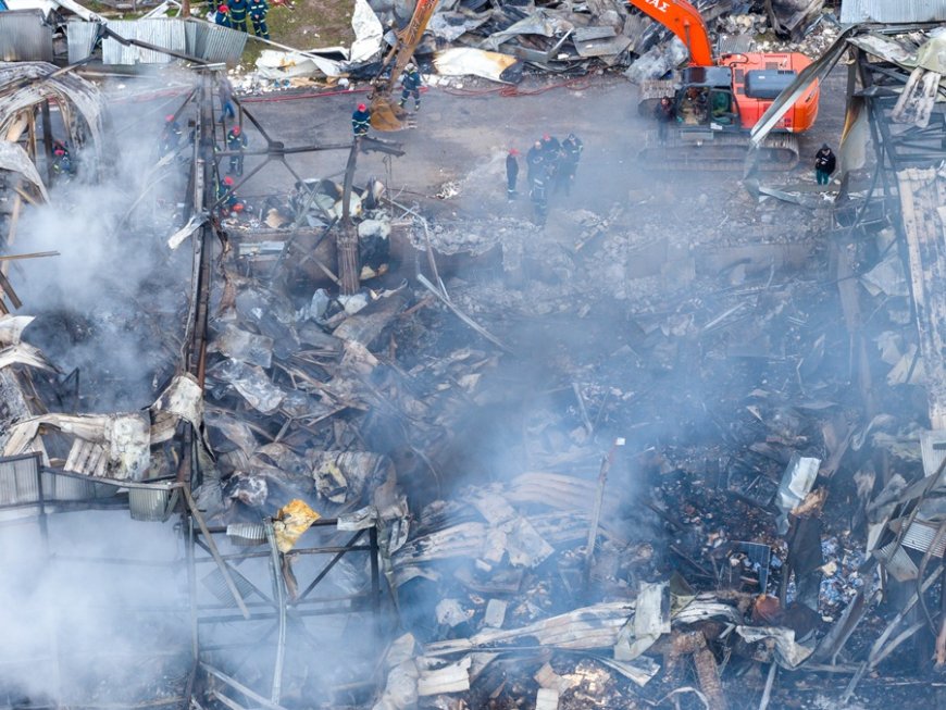 Τραγωδία στη Βιολάντα: Καπνίζει ακόμη το εργοστάσιο, έλιωσε ακόμα και ο χάλυβας