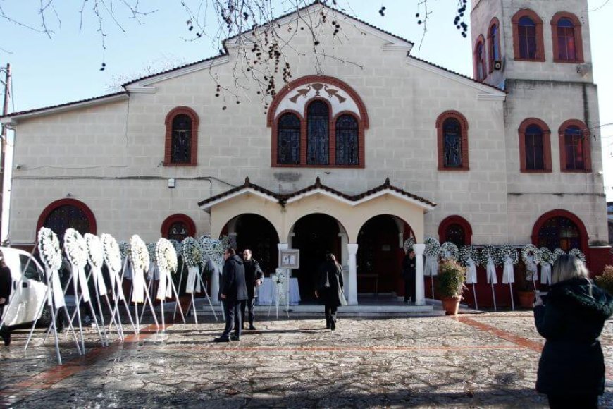 Βιολάντα δυστύχημα: Σε βαρύ κλίμα η κηδεία της Ελένης Κατσαρού στα Τρίκαλα