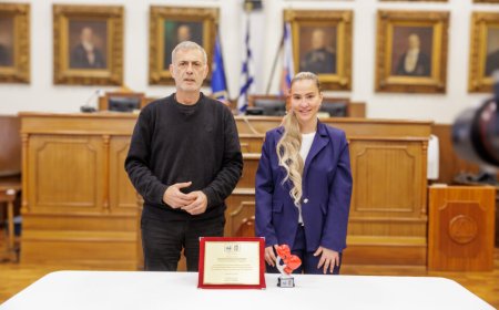 Δήμος Πειραιά: Βράβευσε την Καλλιόπη Κουρούνη για την αθλητική και κοινωνική της προσφορά