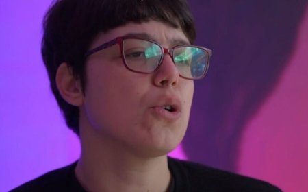 Μελίνα Κόλλια: «Το μεγαλύτερο μέρος της σκηνής του stand-up ήτανε καθηλωμένη σε ένα είδος χιούμορ και βλέπω τώρα ότι αλλάζει»