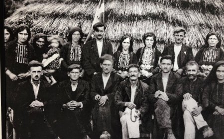 «Το ράψιμο του Φλάμπουρα»: Έθιμο και παράδοση στο Μουσείο Λαϊκής Τέχνης