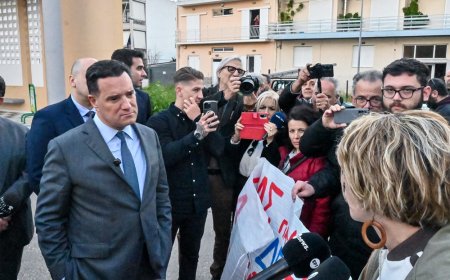 Άδωνις Άργος: Στελέχη του ΚΚΕ διαδήλωναν στο νοσοκομείο για τη… φρεγάτα Κίμων