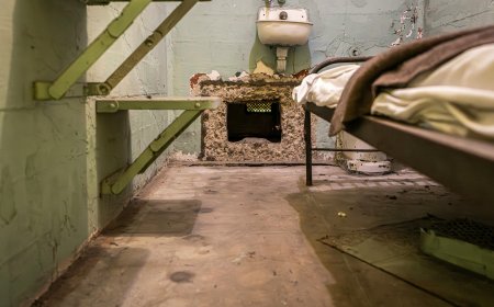 Μαθήματα πίσω από τα κάγκελα