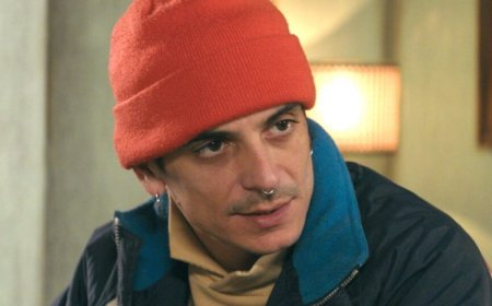 Νικολάκης Ζεγκίνογλου: «Δεν είναι δύσκολο για μένα το γυμνό στο θέατρο, γυμνισμό κάνω και το καλοκαίρι»