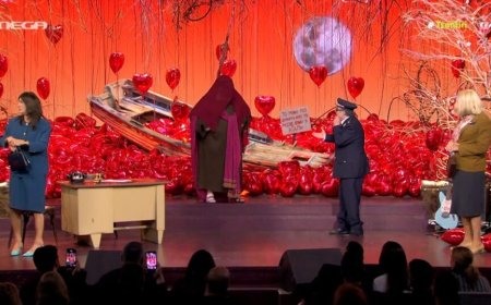 Αλ Τσαντίρι Νιουζ: Γρηγόρης Αρναούτογλου και Απόστολος Γκλέτσος στις πιο αδιανόητες μεταμφιέσεις επί σκηνής