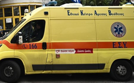 Τροχαίο Θεσσαλονίκη: Αυτοκίνητο έπεσε πάνω σε φανάρι και αναποδογύρισε