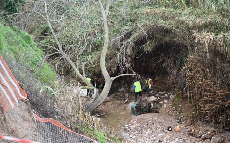 Αυτοψία Χαρδαλιά στο ρέμα Πικροδάφνης – Κατεπείγοντα έργα για ασφάλεια στον Άγιο Δημήτριο