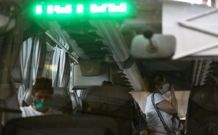 Oδηγός έπαιζε με το κινητό του την ώρα που οδηγούσε: Στην απόλυσή του οδηγήθηκαν τα ΚΤΕΛ