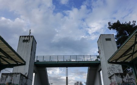 Κλοπές χαλκού: Μπήκε στις γραμμές του Προαστιακού στο Ζεφύρι και έκλεψε καλώδιο