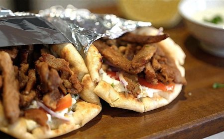 Σπιτικός γύρος χοιρινός με 3 μόνο υλικά, εύκολα και οικονομικά, χωρίς σούβλα και χωρίς κόπο!