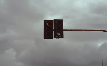 Τροχαίο Γλυφάδα: Ηλικιωμένος με Dacia χτύπησε Ferrari