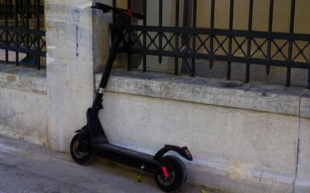 Τροχαίο ατύχημα με πατίνι στη Λάρισα: Γυναίκα τραυματίστηκε και η κόρη της αναζητά πληροφορίες