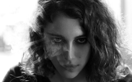 Σύζυγος Λάνθιμου στην Καθημερινή: «Έπεσα θύμα βιασμού δύο φορές στην εφηβεία»