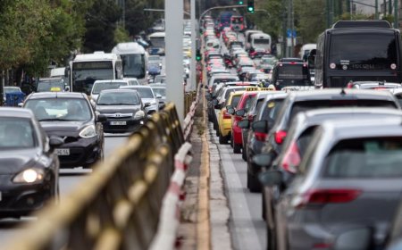 Συγγρού: Καθίζηση και διαρροή λυμάτων στη μεσαία λωρίδα προς παραλία