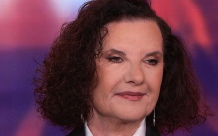 Άννα Μπιθικώτση: «Με το ίδιο μαντήλι που σκούπισα το δάκρυ του πατέρα μου πριν φύγει από τη ζωή, άγγιξα και τα δάκρυα της μητέρας μου πριν πεθάνει»