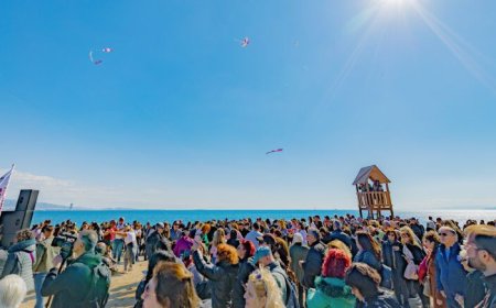Κούλουμα στη Φρεαττύδα: Παραδοσιακό γλέντι και χαρταετοί στον Πειραιά