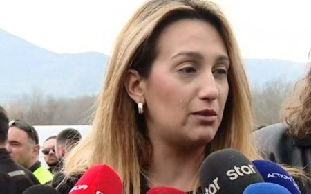 Τέμπη – Ξέσπασε σε δάκρυα μπροστά στις τηλεοπτικές κάμερες: «Οι ζωές μας έχουν αλλάξει, είμαστε τρία χρόνια με ψυχοφάρμακα και αντικαταθληπτικά»